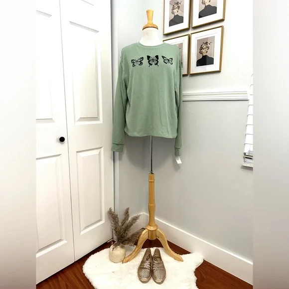 NWT BUNDLE of 3 Light Crew Sweatshirts from MODERNLUX 🌷Size M (1) and L (2) 🌷 - Picture 11 of 14